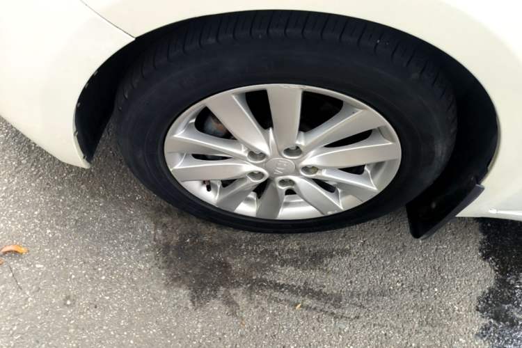 Used Kia K3 2015 1.6L Manual GLS Left Front Wheel Hub