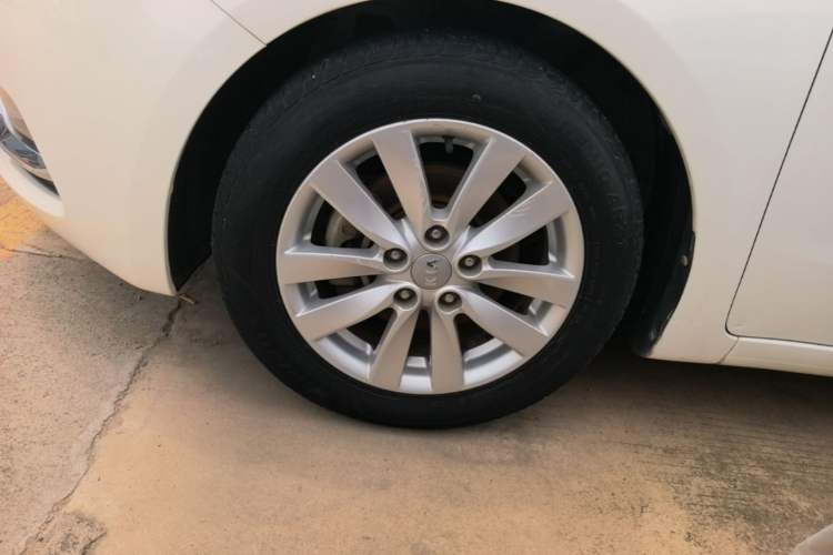 Used Kia K3 2015 1.6L Automatic GL Left Front Wheel Hub