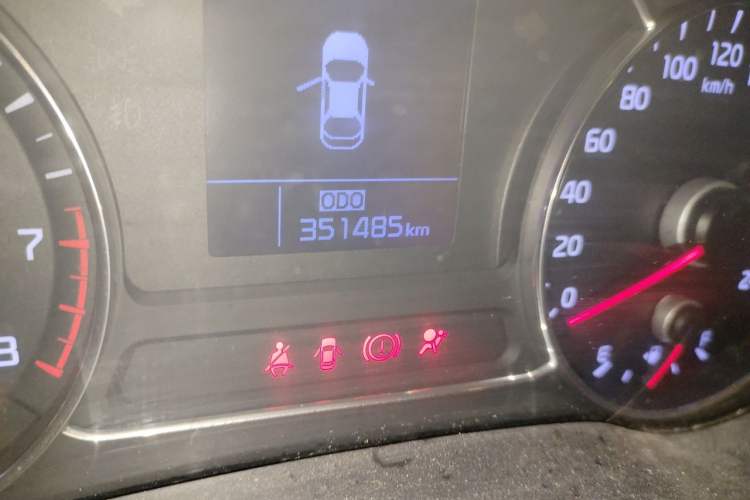Used Kia K3 2015 1.6L Manual GLS Odometer Close Up