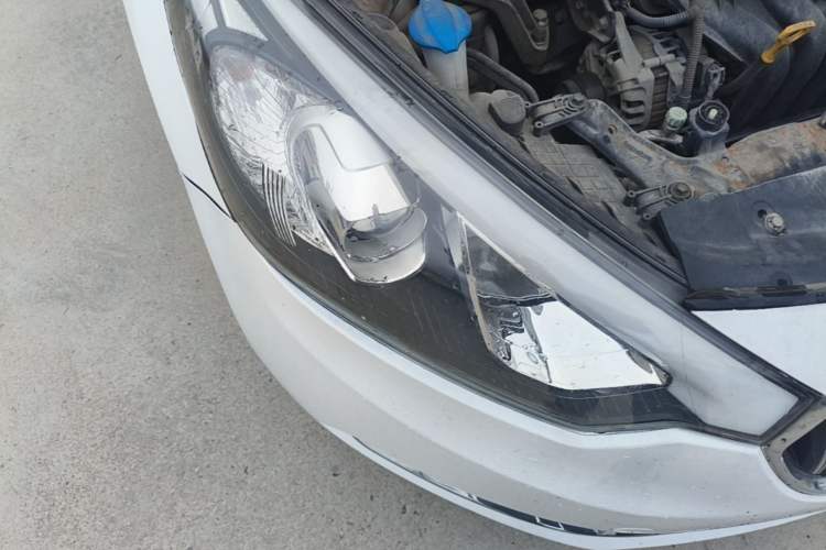 Used Kia K3 2015 1.6L Manual GL Right Front Headlight