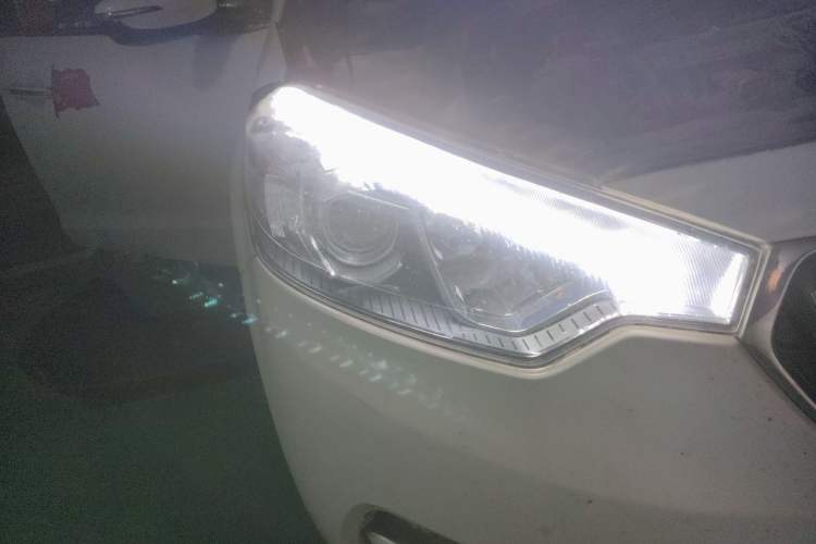 Used Kia K3 2015 1.6L Automatic GL Right Front Headlight