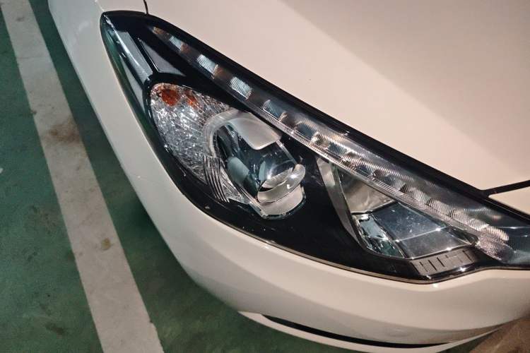 Used Kia K3 2015 1.6L Automatic GLS Right Front Headlight
