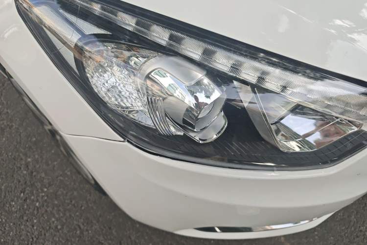 Used Kia K3 2015 1.6L Automatic GLS Right Front Headlight