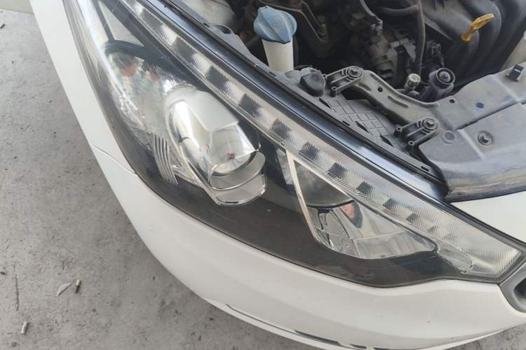 Used Kia K3 2015 1.6L Automatic DLX Right Front Headlight
