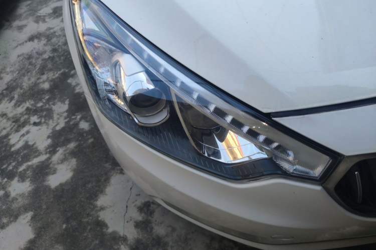 Used Kia K3 2015 1.6L Automatic GLS Right Front Headlight