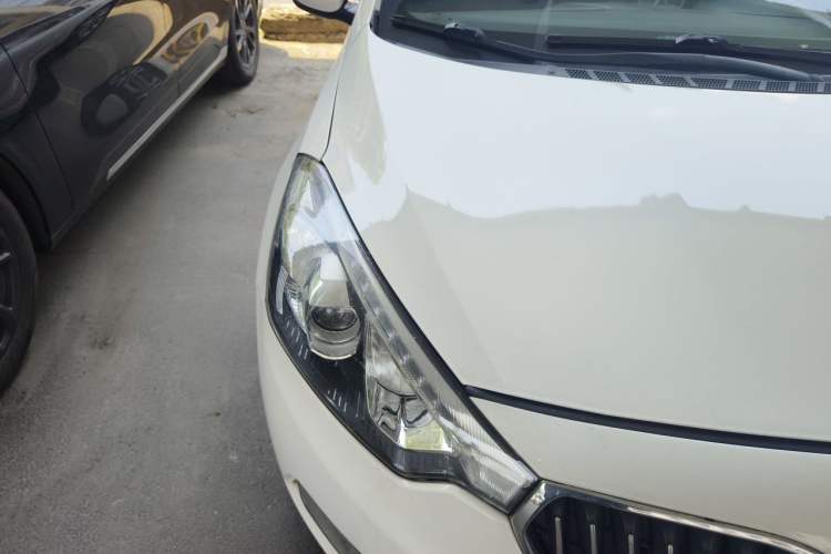 Used Kia K3 2015 1.6L Automatic GLS Right Front Headlight