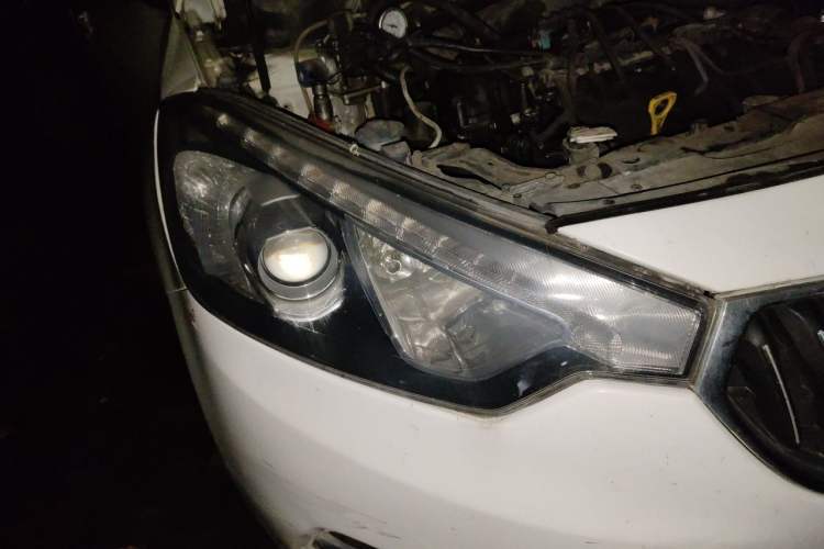 Used Kia K3 2015 1.6L Manual GLS Right Front Headlight