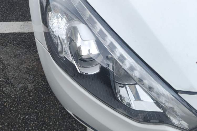 Used Kia K3 2015 1.6L Automatic GLS Right Front Headlight