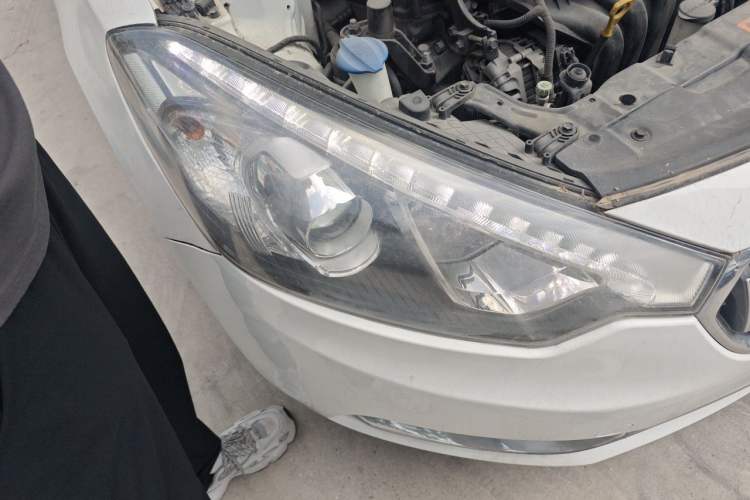 Used Kia K3 2015 1.6L Automatic DLX Right Front Headlight