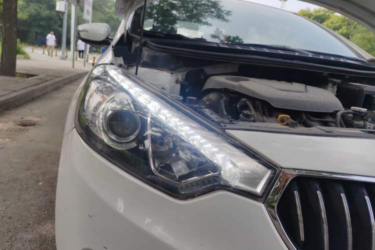 Used Kia K3 2015 1.6L Manual GLS Right Front Headlight