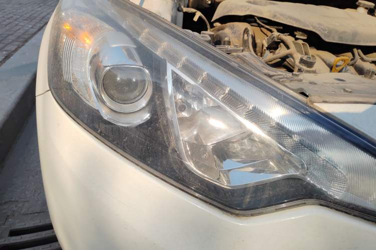 Used Kia K3 2015 1.6L Manual GLS Right Front Headlight