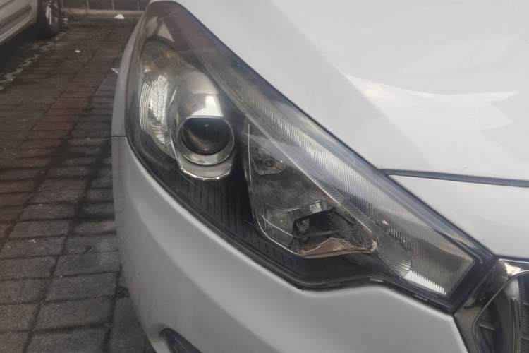 Used Kia K3 2015 1.6L Automatic DLX Right Front Headlight