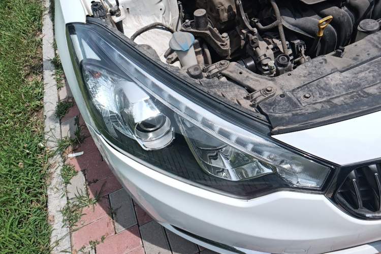 Used Kia K3 2015 1.6L Manual GLS Right Front Headlight