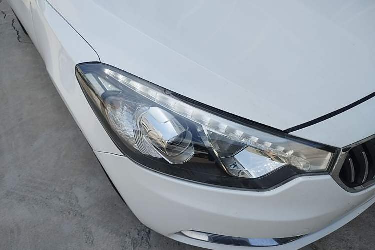 Used Kia K3 2015 1.6L Automatic DLX Right Front Headlight