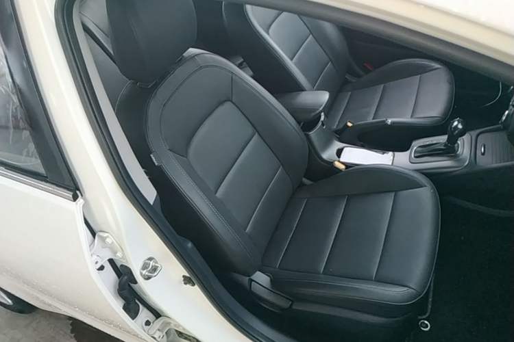 Used Kia K3 2015 1.6L Automatic DLX Right Front Seat