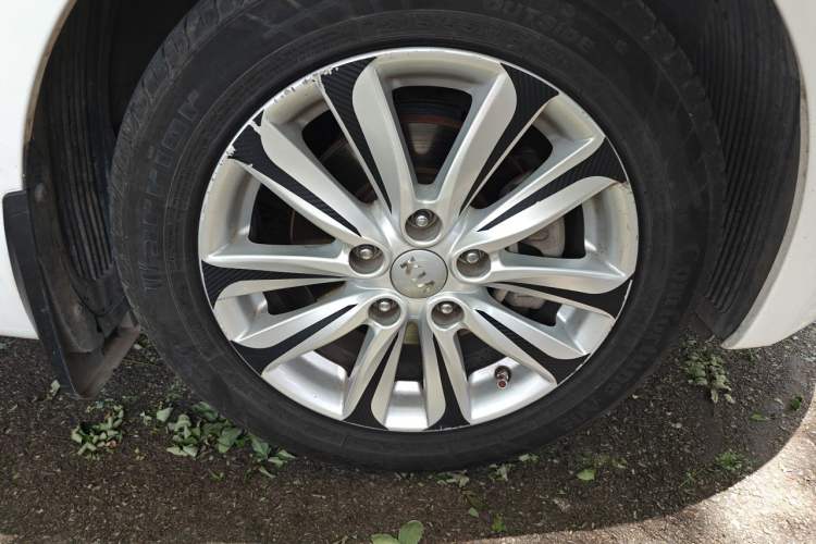 Used Kia K3 2015 1.6L Manual GLS Right Front Wheel Hub