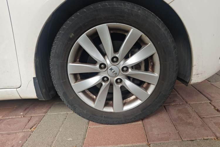 Used Kia K3 2015 1.6L Manual GLS Right Front Wheel Hub