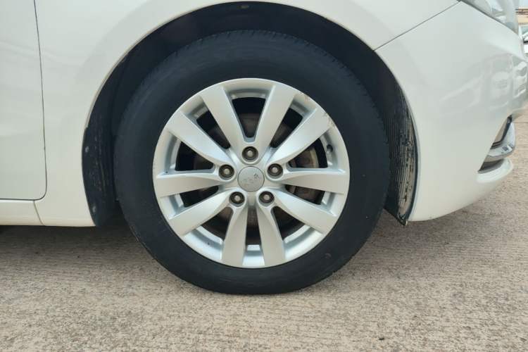 Used Kia K3 2015 1.6L Manual GLS Right Front Wheel Hub