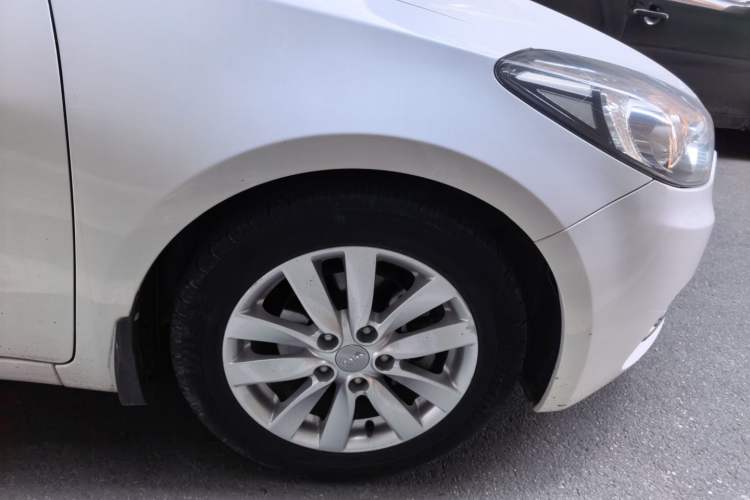 Used Kia K3 2015 1.6L Automatic GLS Right Front Wheel Hub