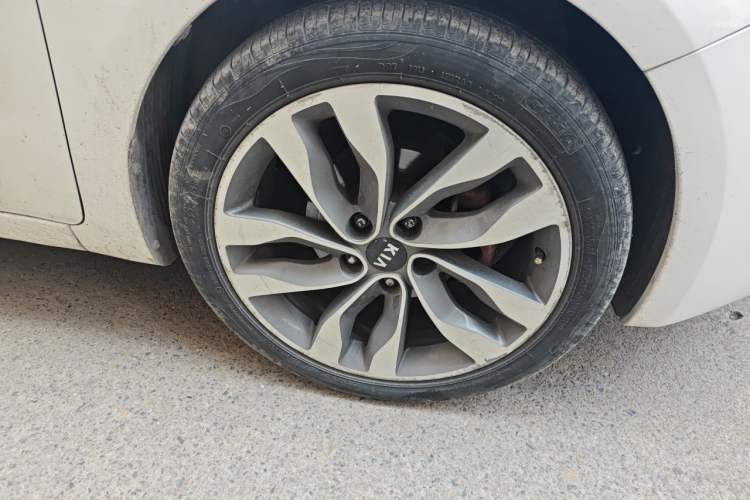 Used Kia K3 2015 1.6L Automatic GLS Right Front Wheel Hub