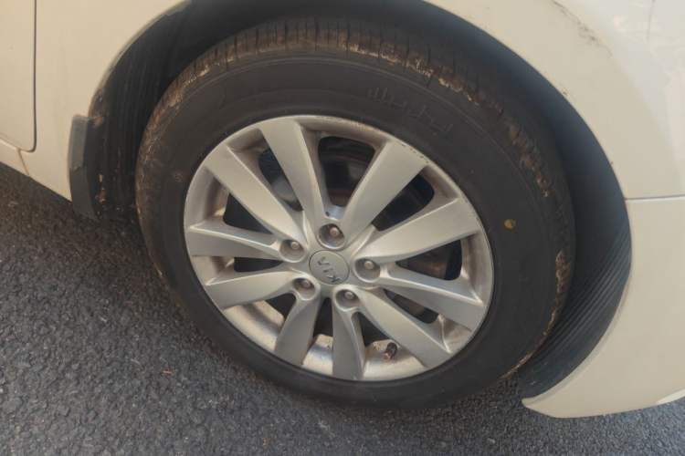 Used Kia K3 2015 1.6L Automatic GLS Right Front Wheel Hub