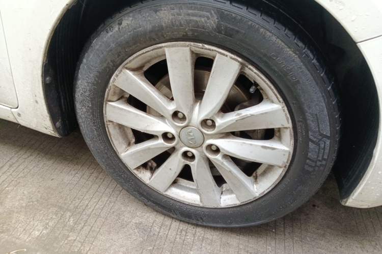 Used Kia K3 2015 1.6L Automatic GLS Right Front Wheel Hub