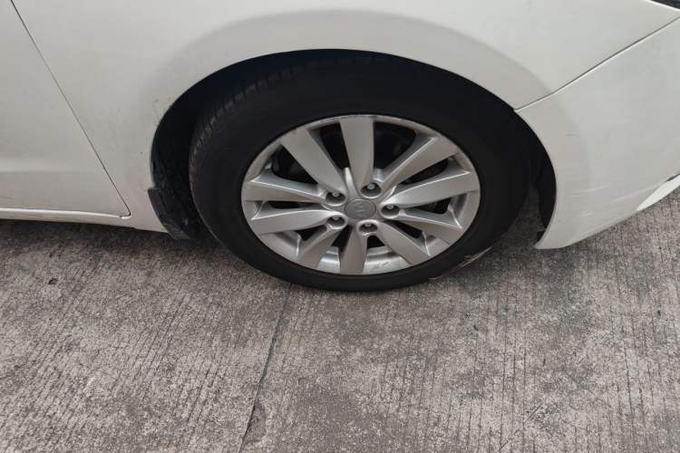 Used Kia K3 2015 1.6L Automatic GLS Right Front Wheel Hub