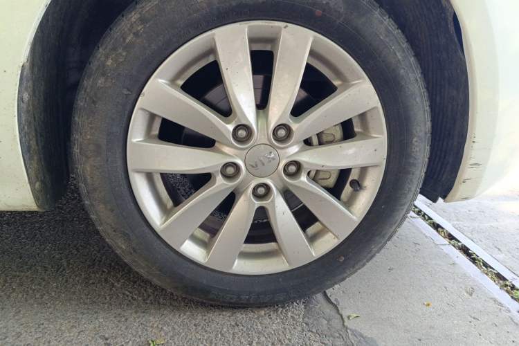 Used Kia K3 2015 1.6L Automatic GL Right Front Wheel Hub