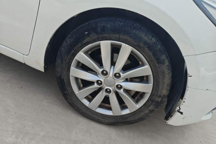 Used Kia K3 2015 1.6L Manual GLS Right Front Wheel Hub
