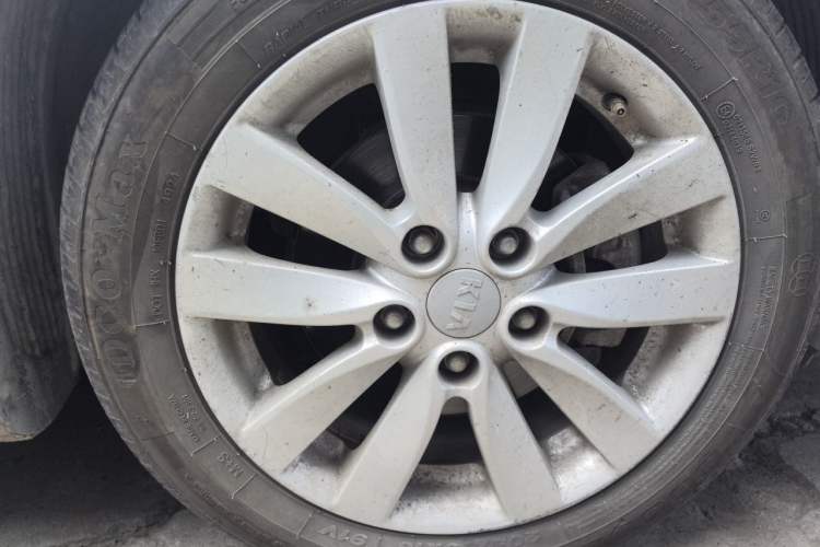 Used Kia K3 2015 1.6L Manual GLS Right Front Wheel Hub
