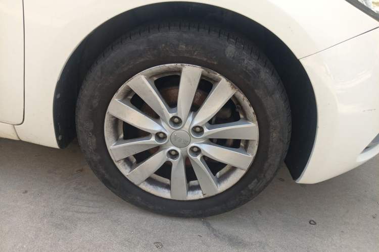 Used Kia K3 2015 1.6L Automatic GL Right Front Wheel Hub