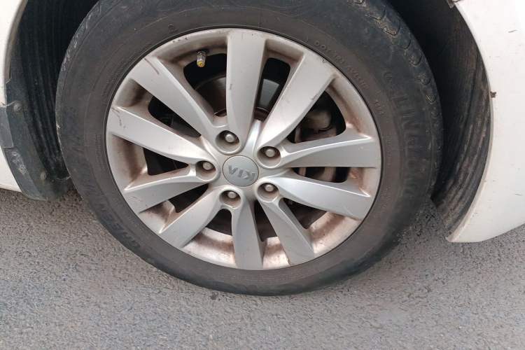 Used Kia K3 2015 1.6L Automatic GL Right Front Wheel Hub