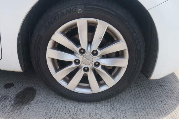 Used Kia K3 2015 1.6L Automatic GLS Right Front Wheel Hub