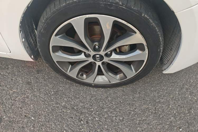 Used Kia K3 2015 1.6L Automatic GLS Right Front Wheel Hub