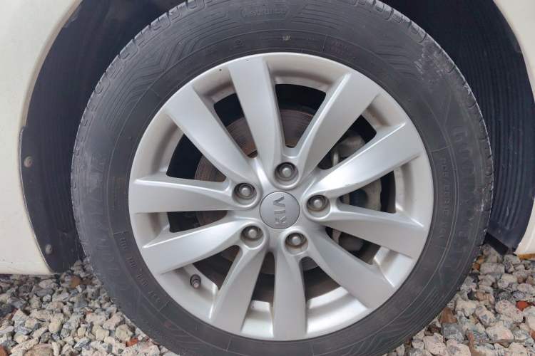 Used Kia K3 2015 1.6L Automatic GLS Right Front Wheel Hub