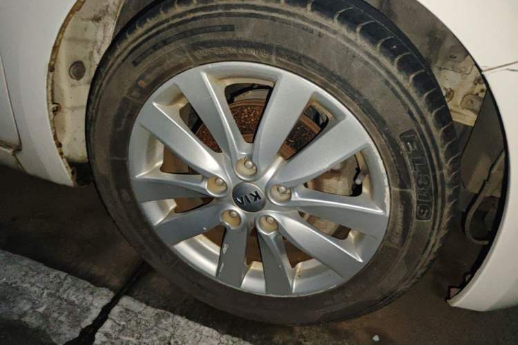 Used Kia K3 2015 1.6L Automatic GLS Right Front Wheel Hub