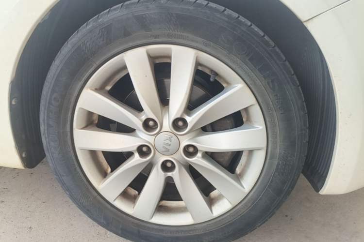 Used Kia K3 2015 1.6L Automatic DLX Right Front Wheel Hub