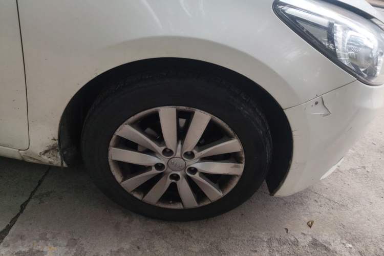 Used Kia K3 2015 1.6L Manual GLS Right Front Wheel Hub