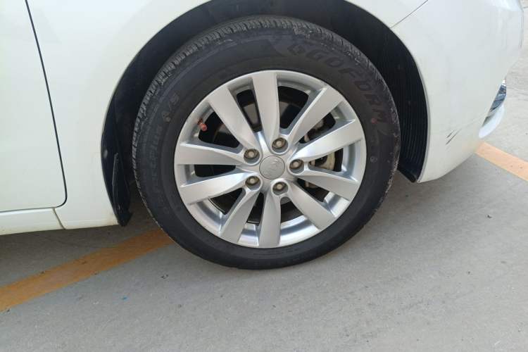 Used Kia K3 2015 1.6L Automatic GL Right Front Wheel Hub