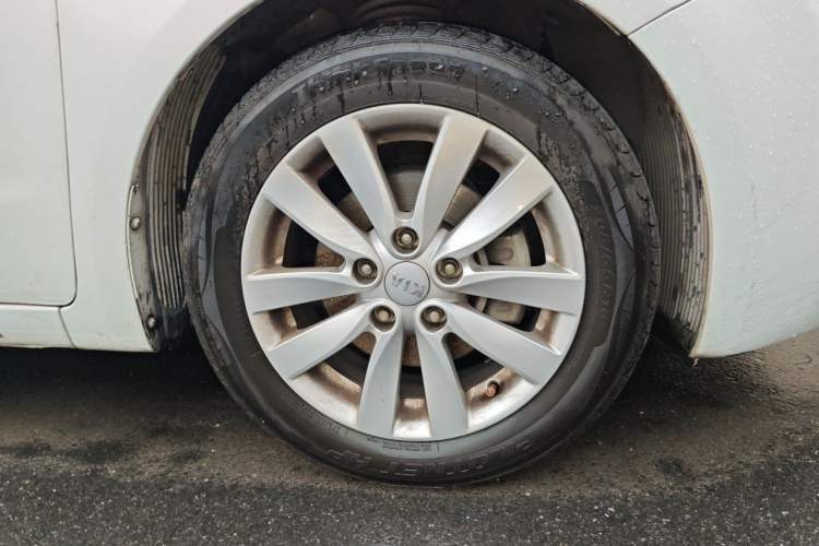 Used Kia K3 2015 1.6L Automatic GLS Right Front Wheel Hub