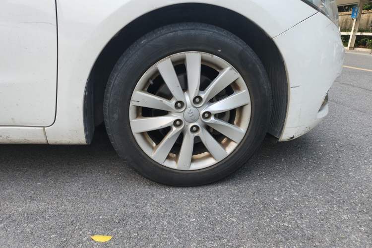 Used Kia K3 2015 1.6L Automatic GLS Right Front Wheel Hub