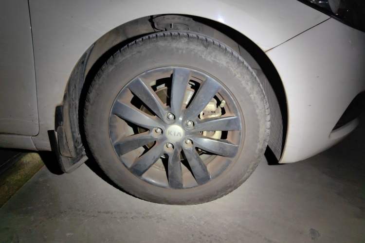 Used Kia K3 2015 1.6L Manual GLS Right Front Wheel Hub