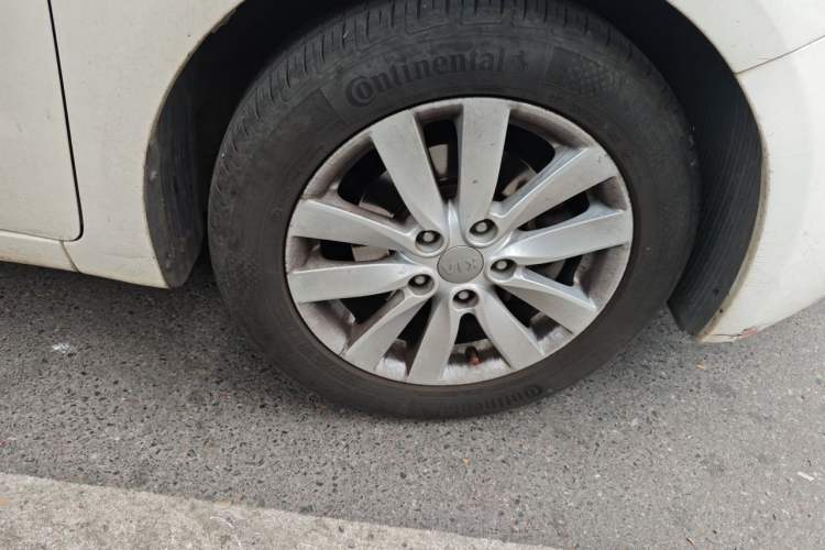 Used Kia K3 2015 1.6L Automatic GL Right Front Wheel Hub