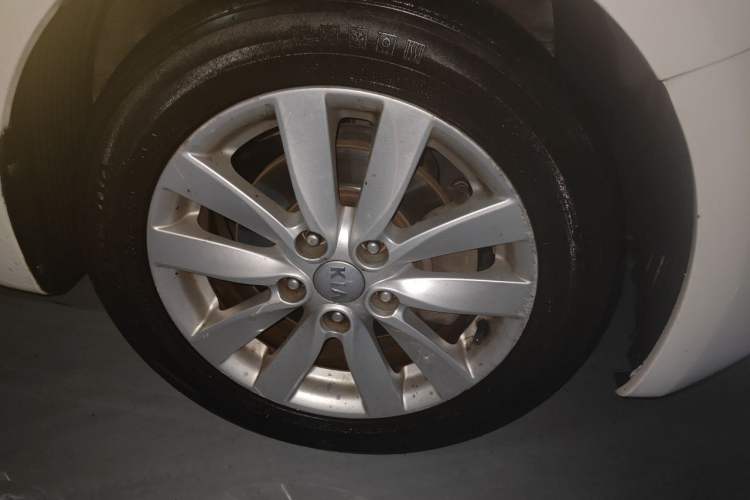 Used Kia K3 2015 1.6L Manual GLS Right Front Wheel Hub