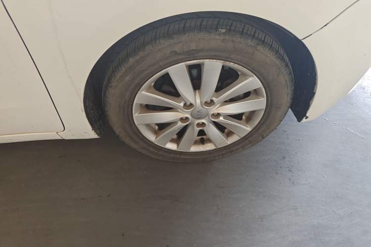 Used Kia K3 2015 1.6L Manual GLS Right Front Wheel Hub