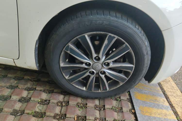 Used Kia K3 2015 1.6L Automatic GLS Right Front Wheel Hub