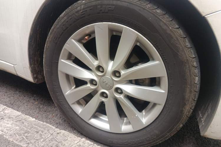 Used Kia K3 2015 1.6L Automatic GL Right Front Wheel Hub