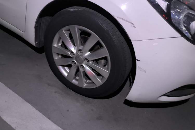 Used Kia K3 2015 1.6L Manual GLS Right Front Wheel Hub