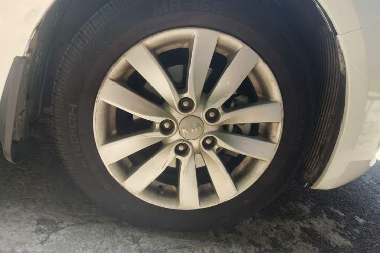 Used Kia K3 2015 1.6L Automatic GL Right Front Wheel Hub