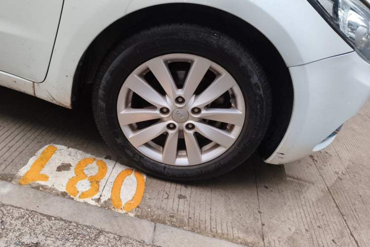 Used Kia K3 2015 1.6L Automatic GLS Right Front Wheel Hub